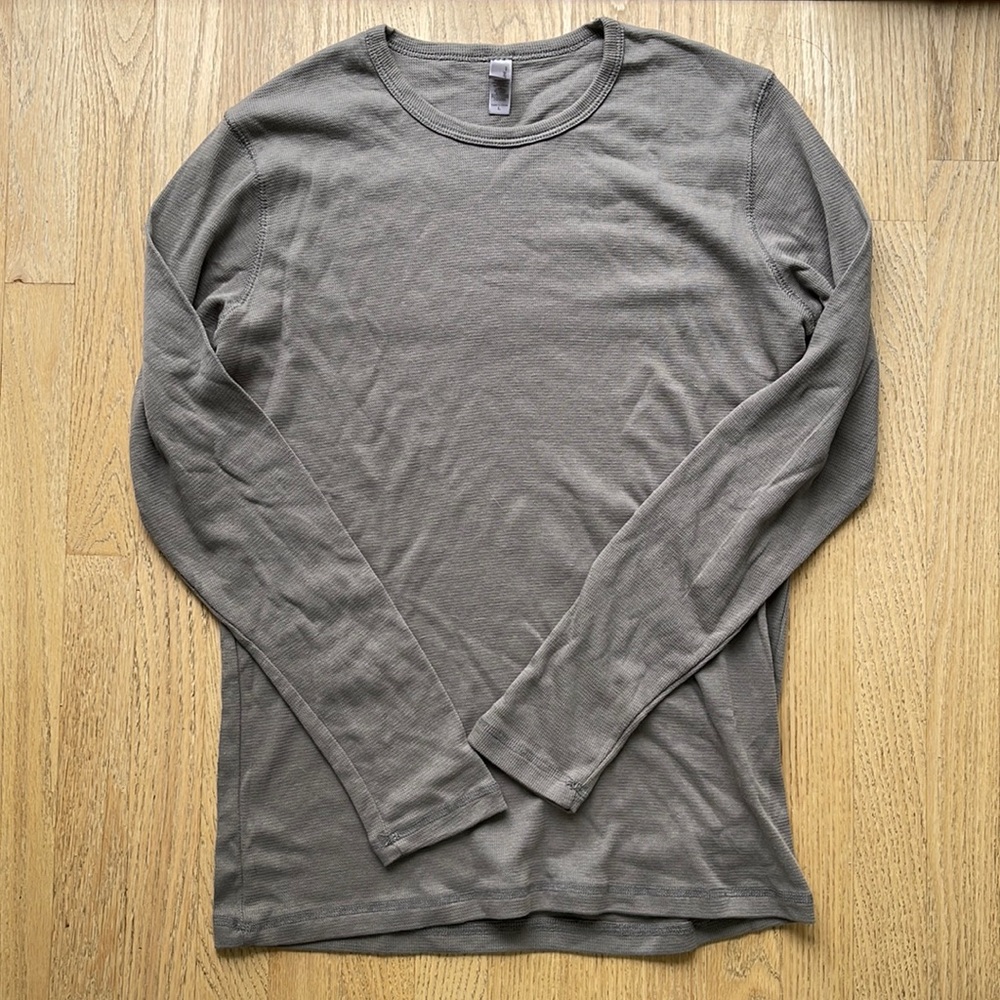 ♻️DONATED DEC. 2023♻️ 
Men’s NWOT grey long-sleeve waffle shirt size L